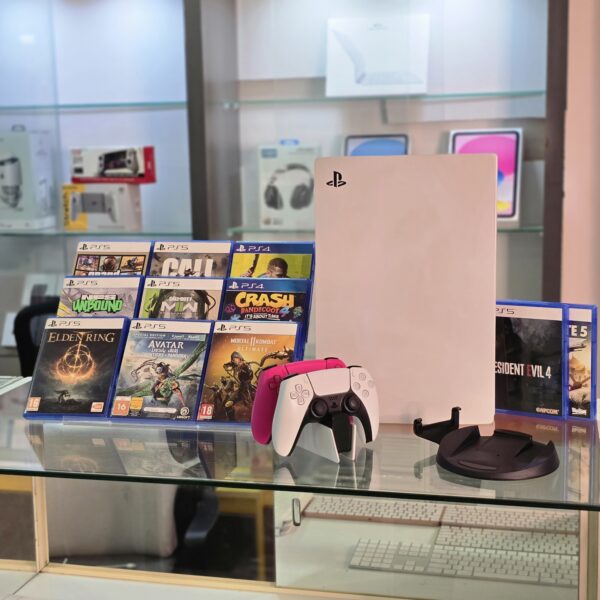 بلايستيشن 5 مع 13 لعبة