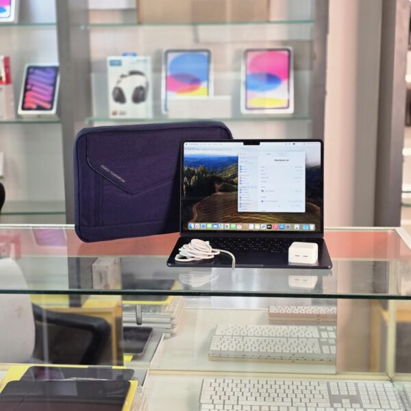 MacBook Air 2024 — M3 — 8GB RAM — 512GB SSD