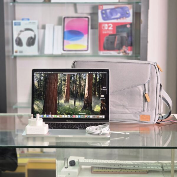 MacBook Pro 2022 13-inch M2 8GB RAM 512GB SSD