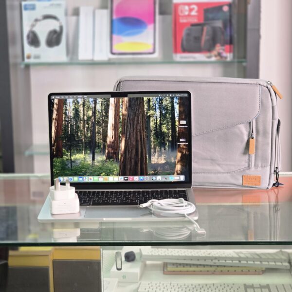 MacBook Air M2 8GB RAM 512GB SSD - 100% Battery Health